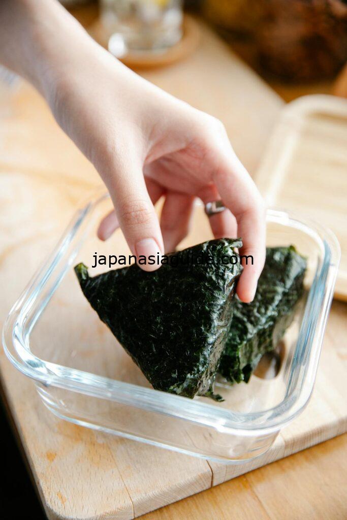 Onigiri: pequeños, baratos y más completos de lo que parecen